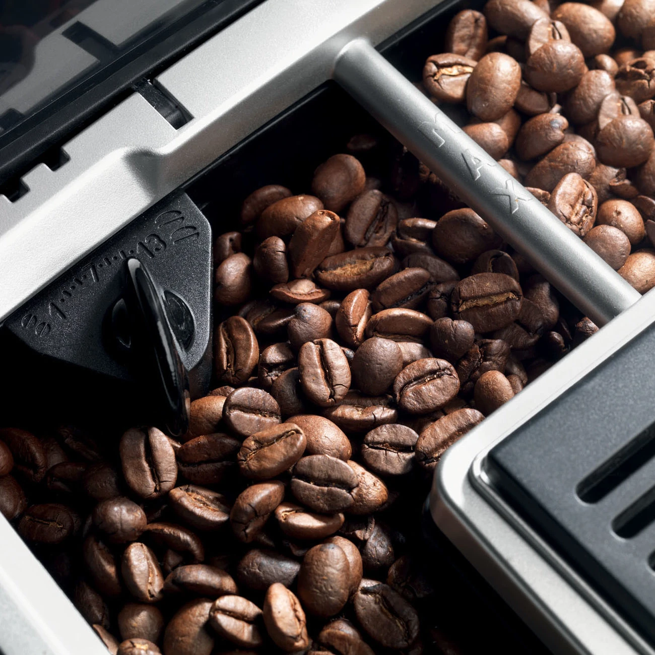 Delonghi ECAM22110SB Magnifica XS Super-Automatic Espresso Machine 6 Delonghi ECAM22110SB Magnifica XS Super-Automatic Espresso Machine - Image 4