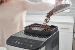 DeLonghi Magnifica Evo ECAM29084SB -Kitchen Appliances Shop MagnificaEvo ECAM29084SB LifestyleImages Alt2