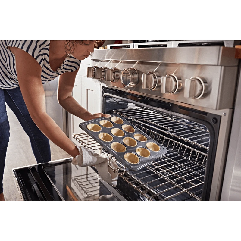 KitchenAid® 36'' Smart Commercial-Style Gas Range With 6 Burners 9 KitchenAid® 36'' Smart Commercial-Style Gas Range With 6 Burners - Image 7